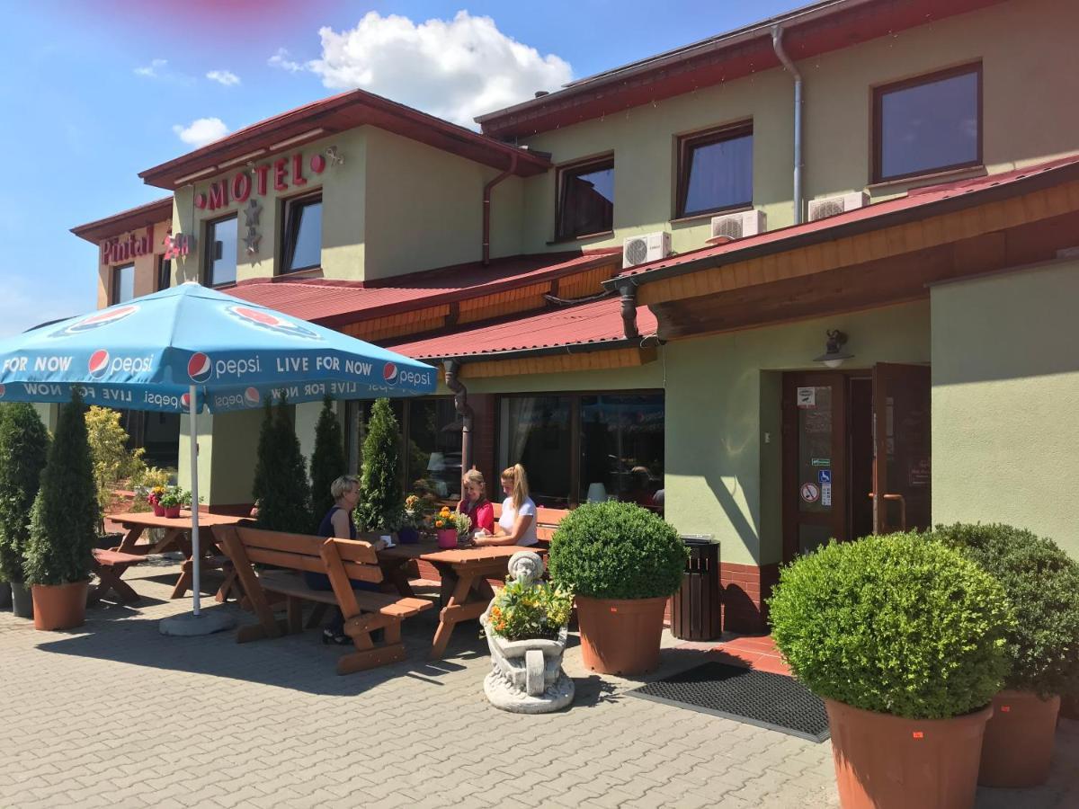 Motel Pintal Гожов Велкополски Екстериор снимка